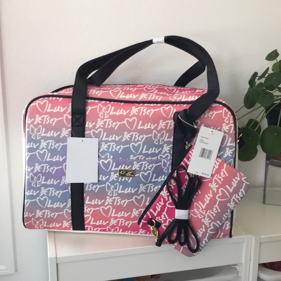 Betsey Johnson Handbags - NWT Betsey Johnson Ombré Logo Weekender bag